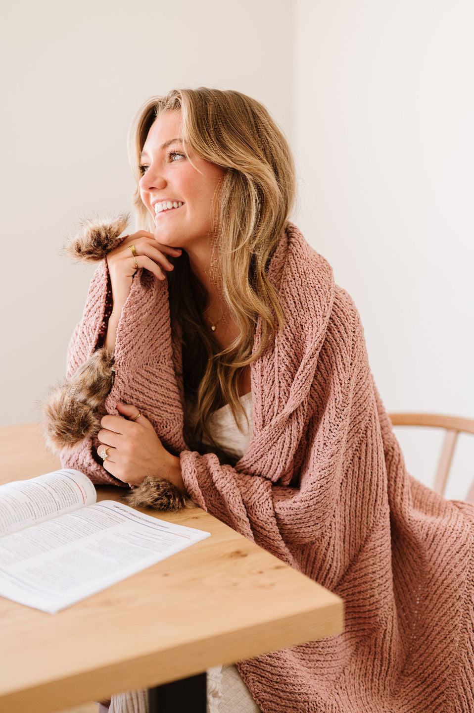 Chenille Pom Blanket Mauve